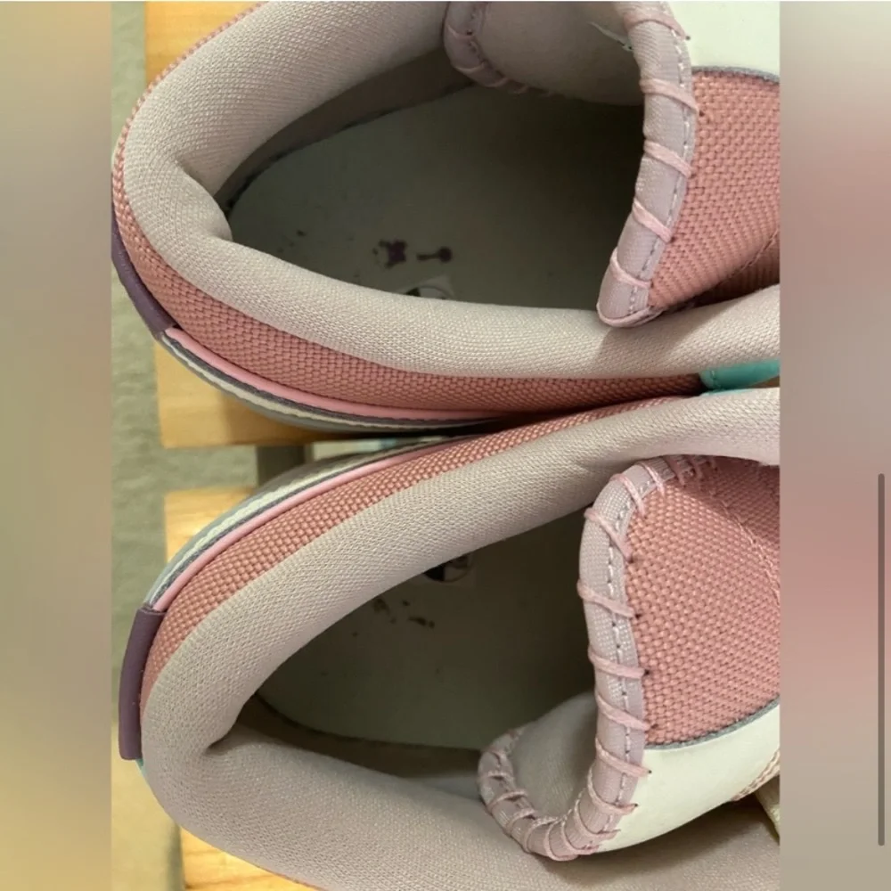 Nike Air Jordan 1 Low SE "Easter" Pastel
Champagne Coconut Milk Men's Sneakers - Picture 5 of 6